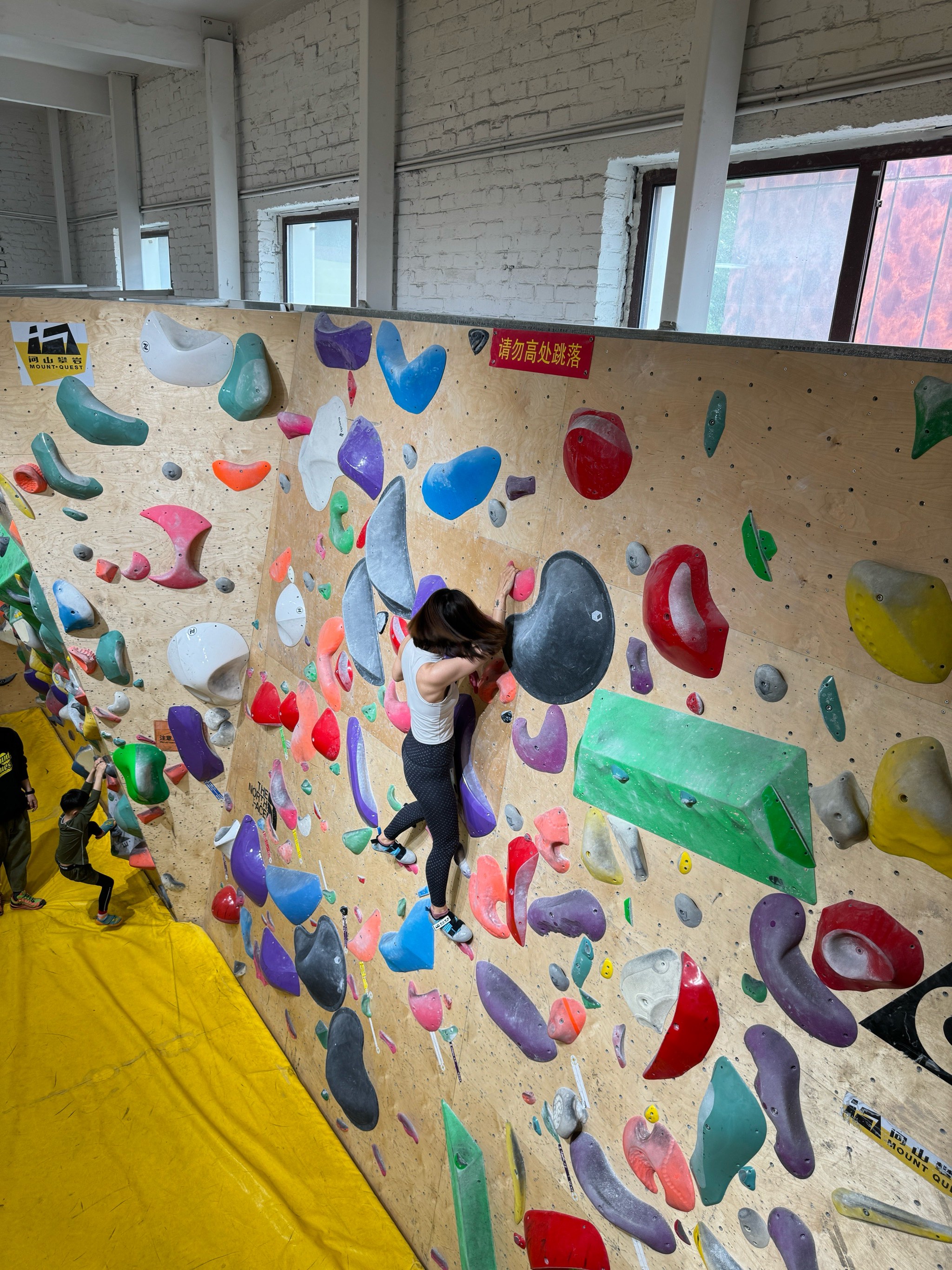 关于户外攀岩赛事，挑战极限的高墙之战的信息